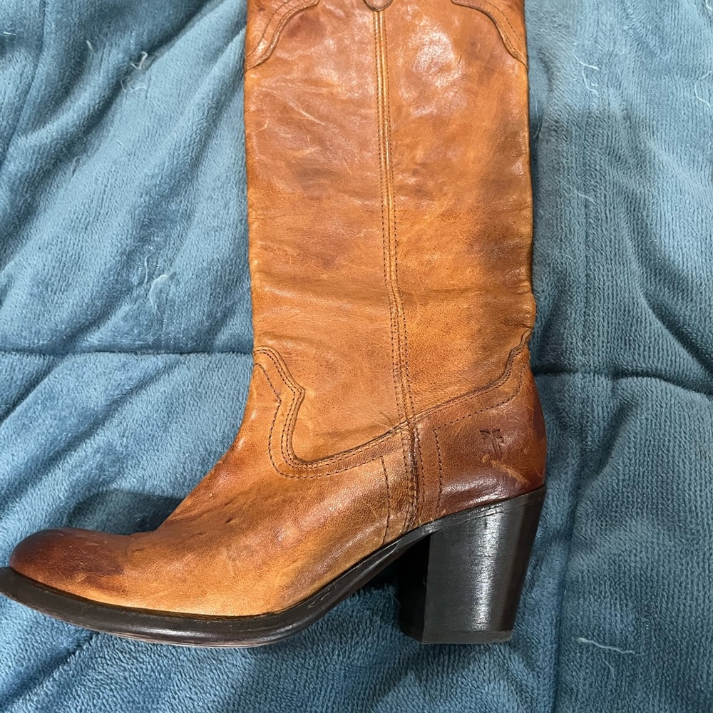 Frye Tan Heeled Boots Classic Western Style